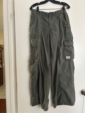 Women’s Army Green Cargo Pants - C